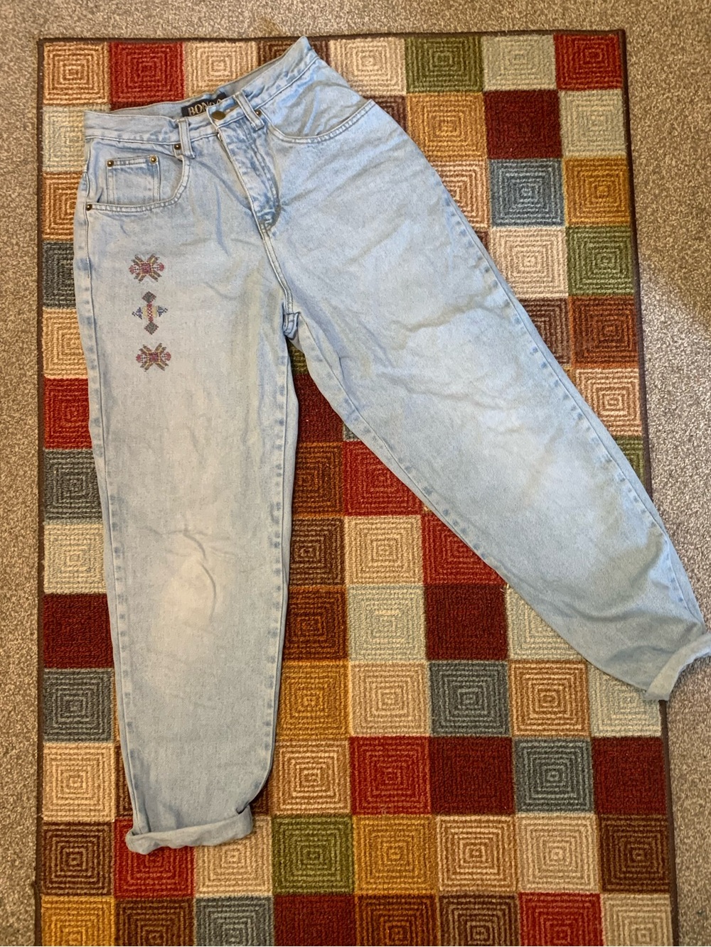 Bongo light wash mom jeans with embroidery details